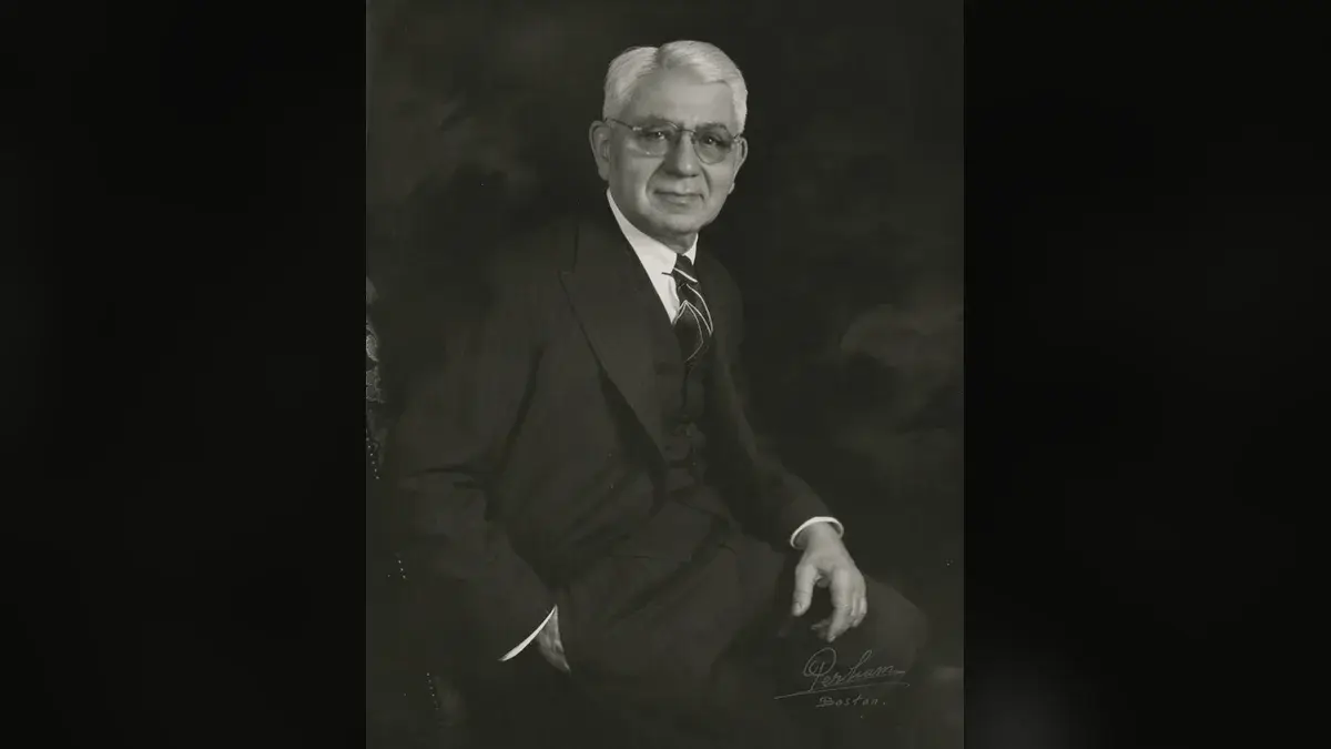 Ritratto di Varaztad Kazanjian, 1952 — Harvard Countway Library