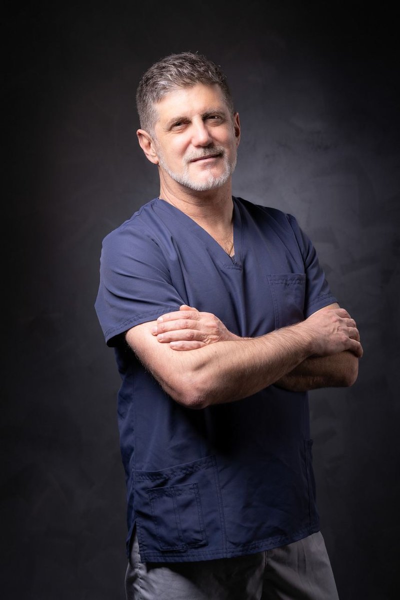 Dr. Ernesto Bruschi — Parodontologo, implantologo e chirurgo orale a Frosinone